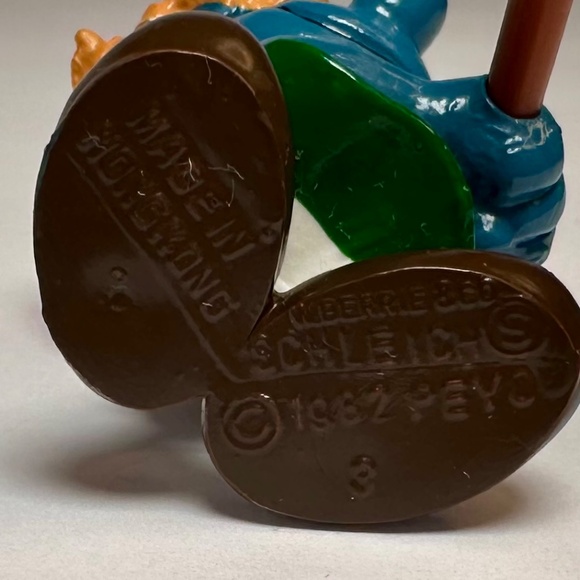 Vintage Farmer Smurf Figurine Rake Straw Hat 1982 Schleich Peyo Hong Kong - Picture 5 of 5